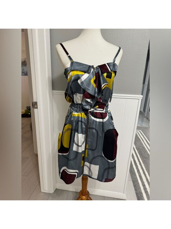 Soda Blu Dresses & Skirts - Soda Blu geometric print cocktail dress size M